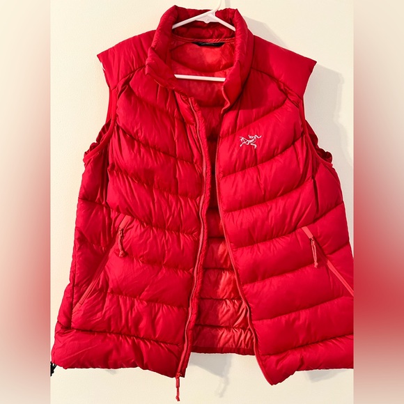 Deep pink Arcteryx packable vest - Picture 1 of 3